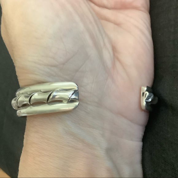 Vintage sterling silver Mexican cuff bracelet - Picture 11 of 12